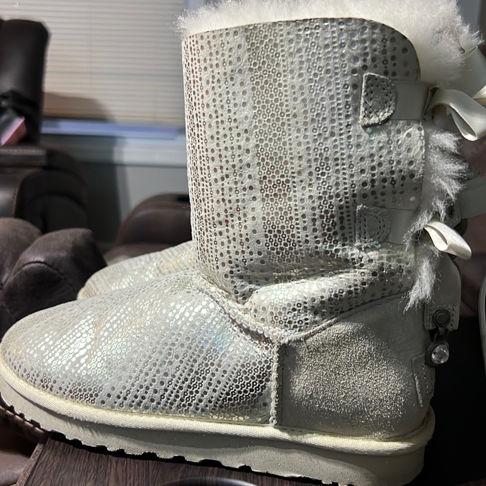 Ugg - Picture 2 of 6